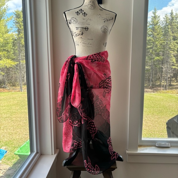 Beach Sarong Coverup Shawl Scarf with Coconut Shell Sarong Clip - Picture 1 of 16